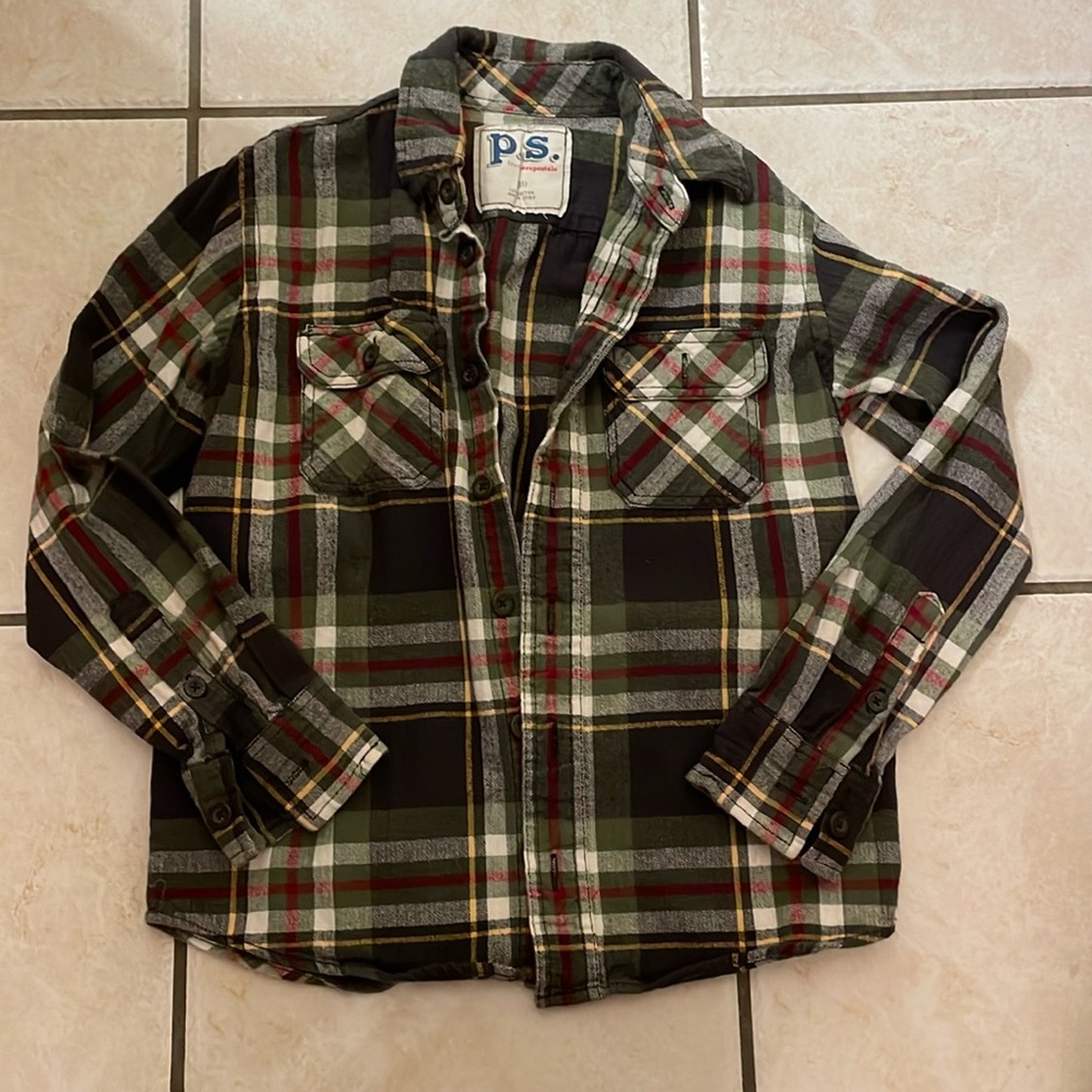 💙 Boys Aeropostale gray flannel with hints of red, green, and yellow